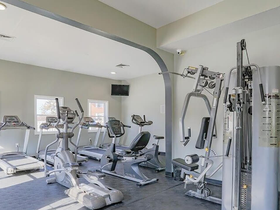 Bloomington Apartment Photos Arbors at Eastland